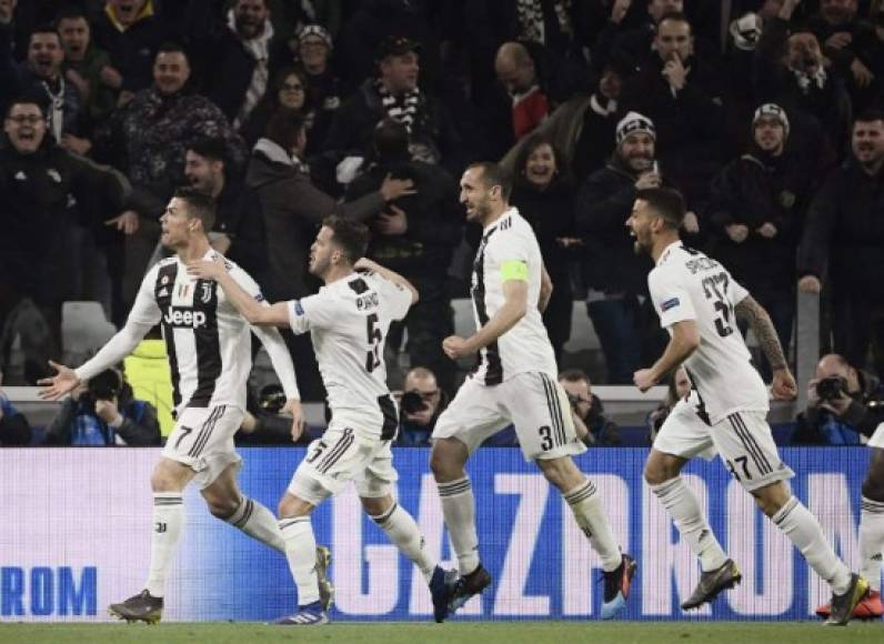 Cristiano Ronaldo exhibió su condición de 'Míster Champions' al marcar un triplete (3-0) que supuso la eliminación del Atlético (triunfo 2-0 en la ida), este martes en Turín en la vuelta de octavos, en una temporada en la que la final de la competición se disputa en el estadio rojiblanco.