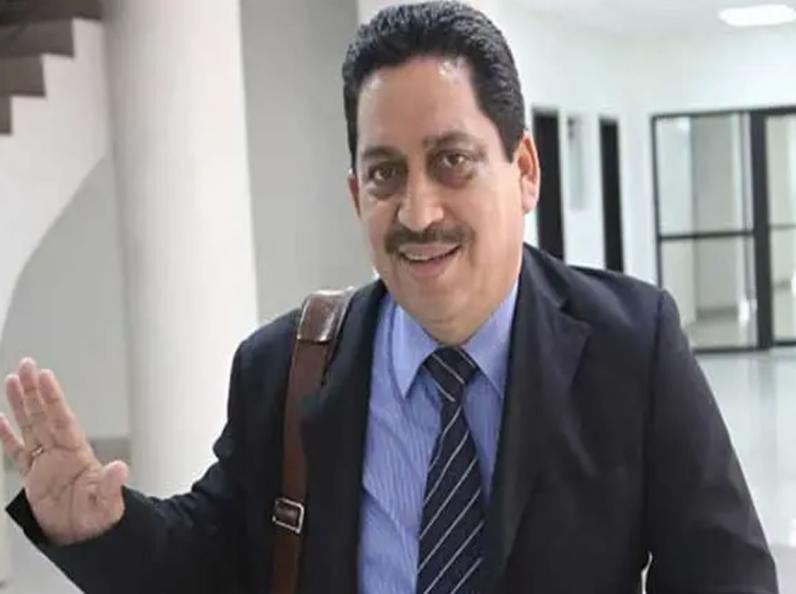 Llorando y cabizbajo: así llegó Franklin Ramírez a la audiencia por el asesinato del abogado René Altamirano