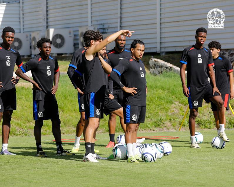 Alerta en Olimpia: Tres jugadores encienden las alarmas en entreno