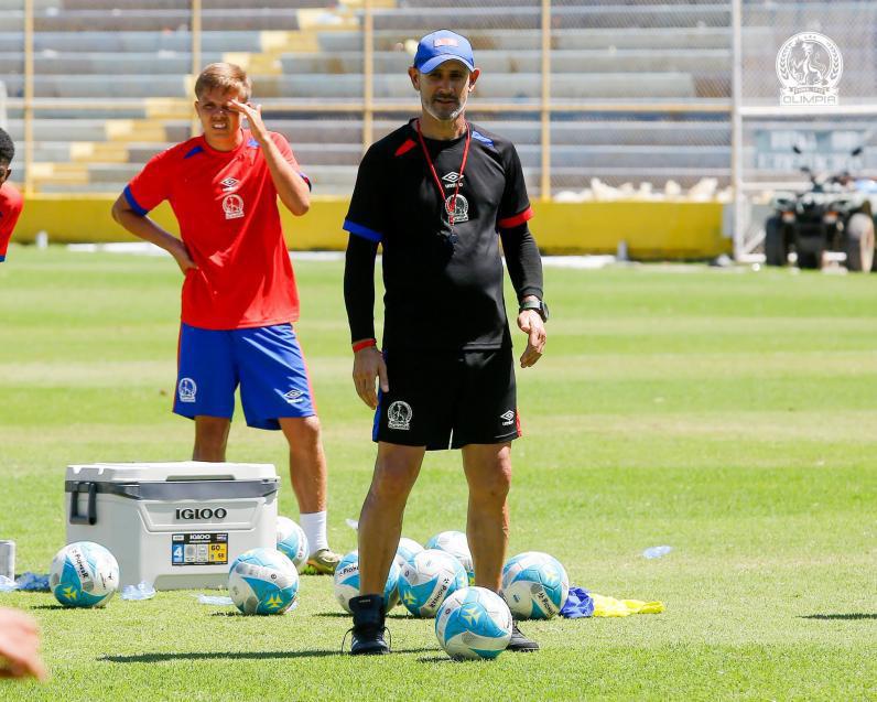 Alerta en Olimpia: Tres jugadores encienden las alarmas en entreno