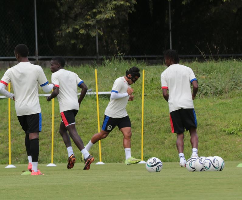 Alerta en Olimpia: Tres jugadores encienden las alarmas en entreno
