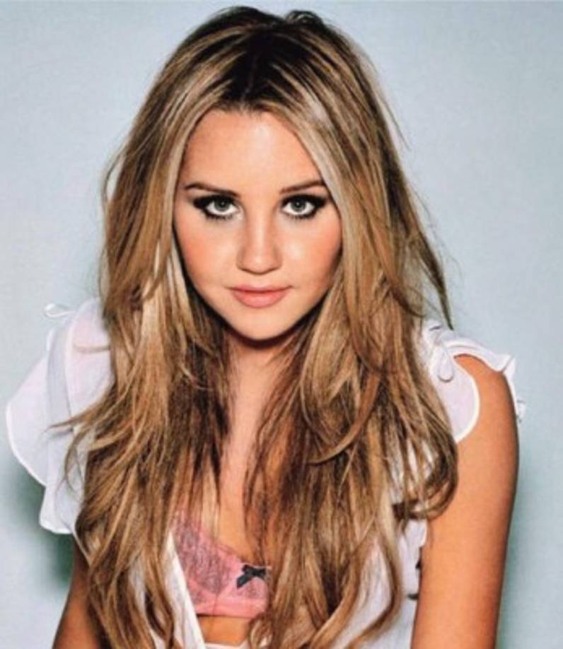 Amanda Bynes. Era una de las estrellas jóvenes más brillantes y solicitadas de Hollywood, pero su carrera se vio opacada por el abuso de las drogas. Amanda ha sido arrestada y diagnosticada con esquizofrenia. <br/>