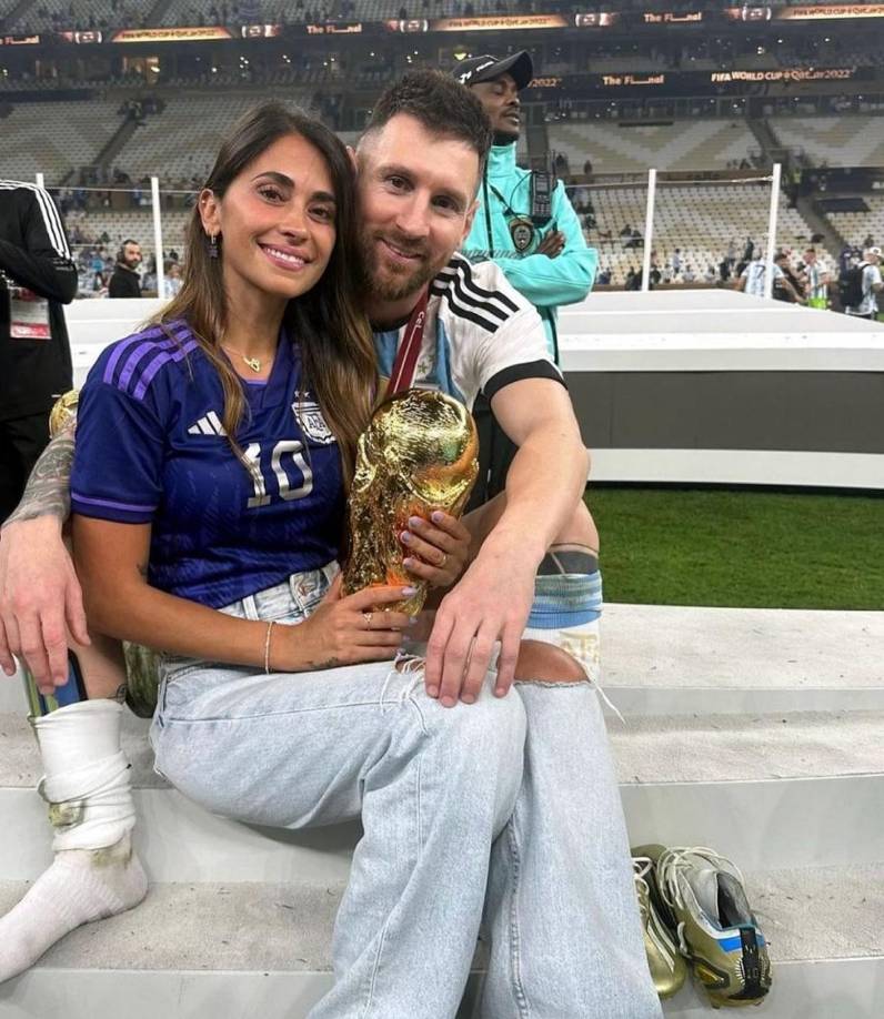 La felicidad de la pareja Antonela Roccuzzo-Lionel Messi en el estadio Lusail de Doha.