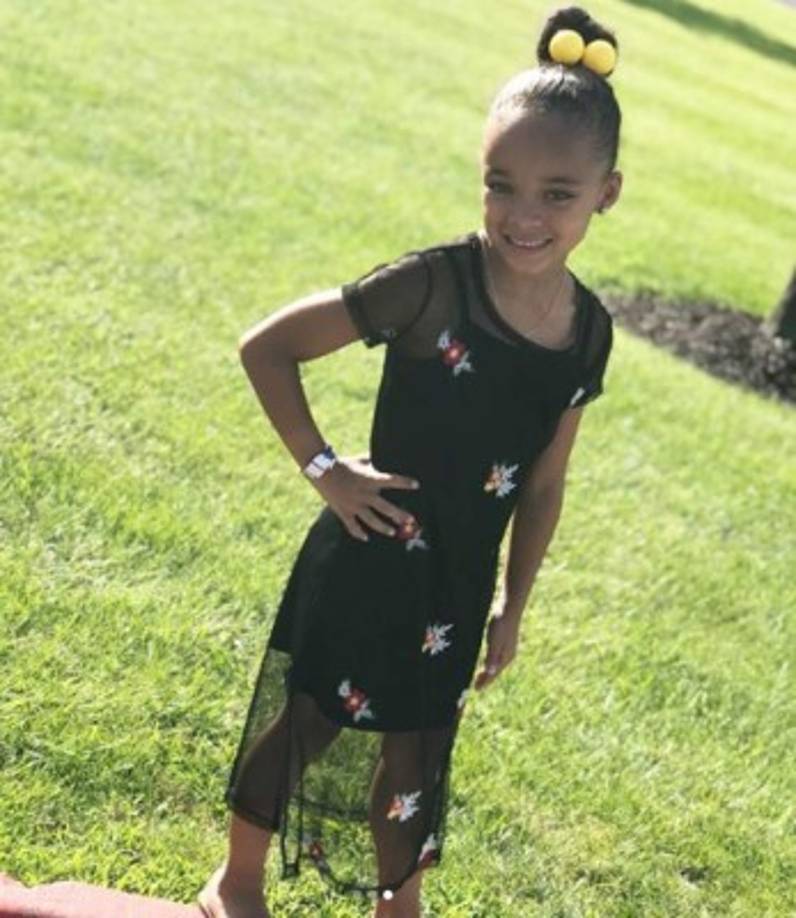 Y es que sin duda la belleza de la pequeña sobresale, así como también su natural actitud de modelo frente a la cámara.