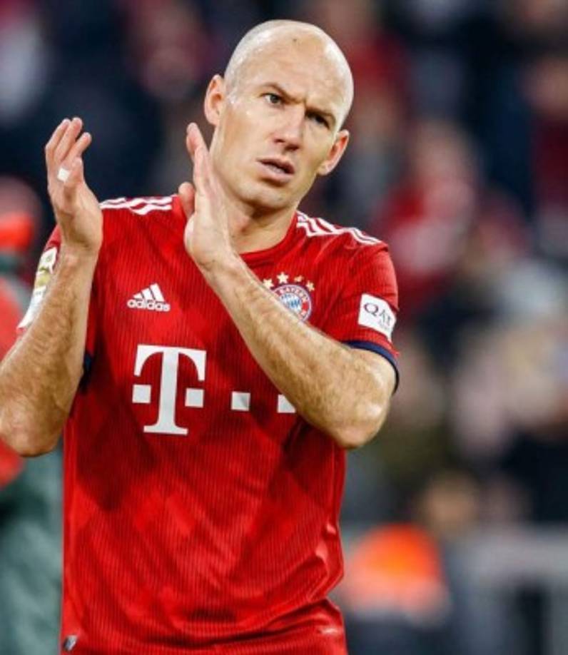 Arjen Robben: El mediocampista holandés de 35 años de edad no tiene equipo, su último club fue el Bayern Múnich de Alemania.