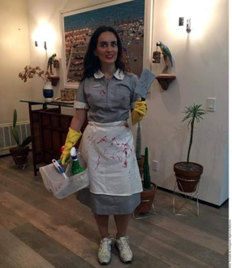 Ana de la Reguera se disfrazó como una sirvienta sangrienta.