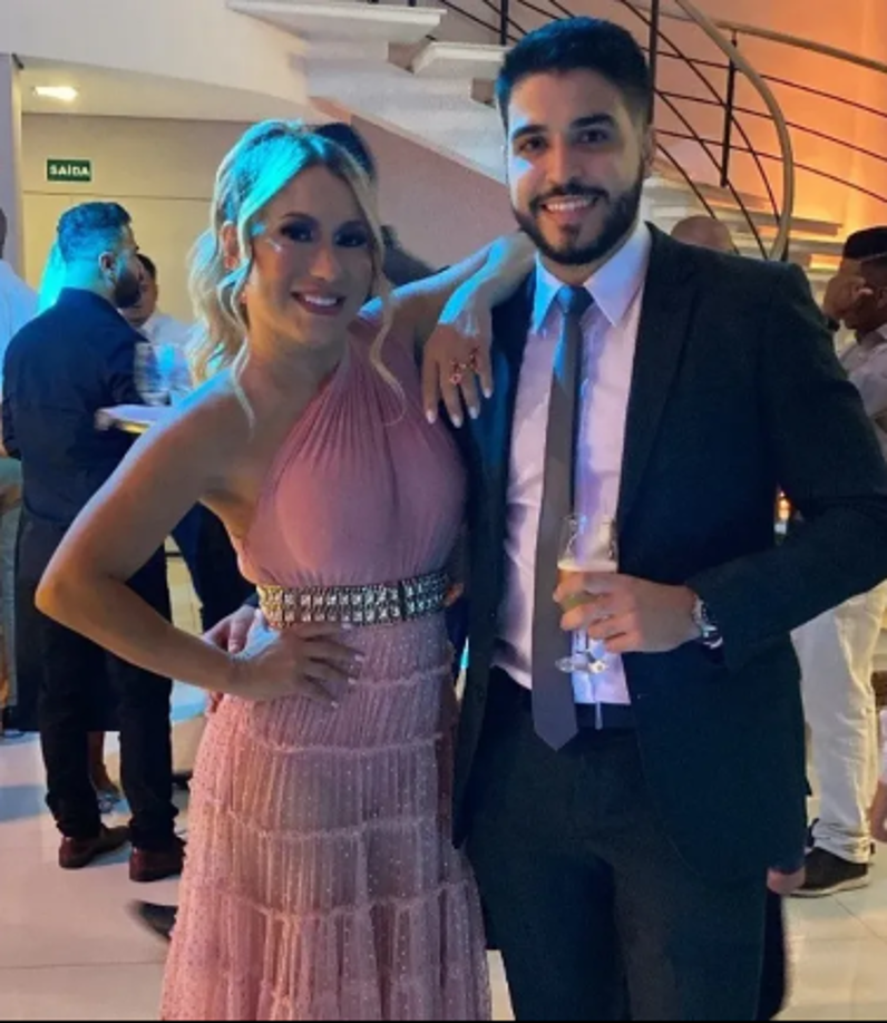 La brasileña de 54 años fue fotografiada junto a Lucas Suassuna, un joven ingeniero con el que tiene casi 30 años de diferencia. 