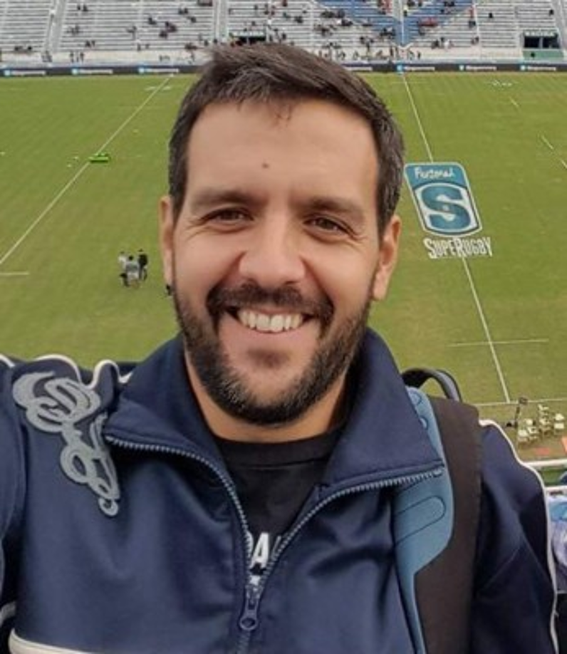 Jorge Ignacio Bergallo era capitán de corbeta. Su padre, ahora retirado, fue comandante del submarino San Juan. Bergallo tenía esposa y una hija.