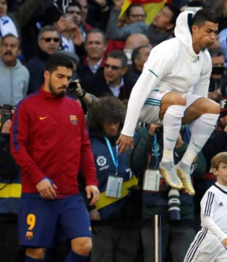 Luis Suárez iba detrás de Cristiano Ronaldo.