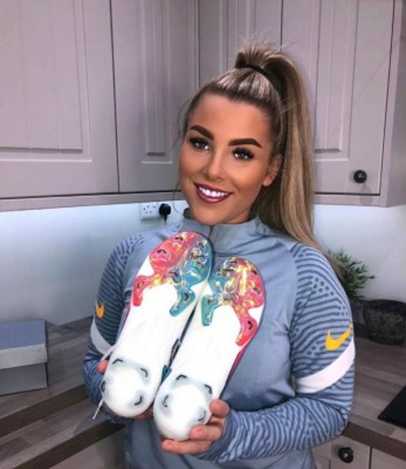 La jugadora confesó en Instagram que aprendería de sus errores, sin embargo, luego de un mes sin encontrar acomodo abrió una cuenta en OnlyFans, red social que suele generar polémica por el contenido erótico o explicito que se llega a subir.