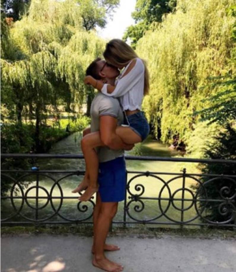 Una sexy imagen de Alica con su novio Fredi Richter.