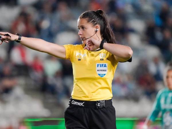 Karen Hernández debutó dentro de la Liga MX Femenil en el 2017, en donde se ha consolidado como una de las mejores, incluso cuenta con el gafete FIFA.