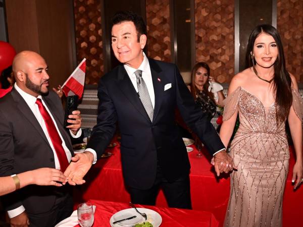 Salvador Nasralla cierra su campaña en Miami y promete un gobierno sin corrupción.