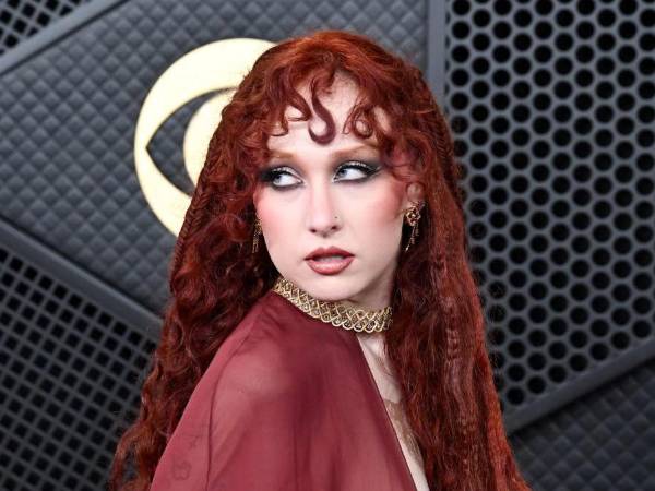Chappell Roan fue una de las artistas que más llamó la atención durante la alfombra roja de los Grammy.