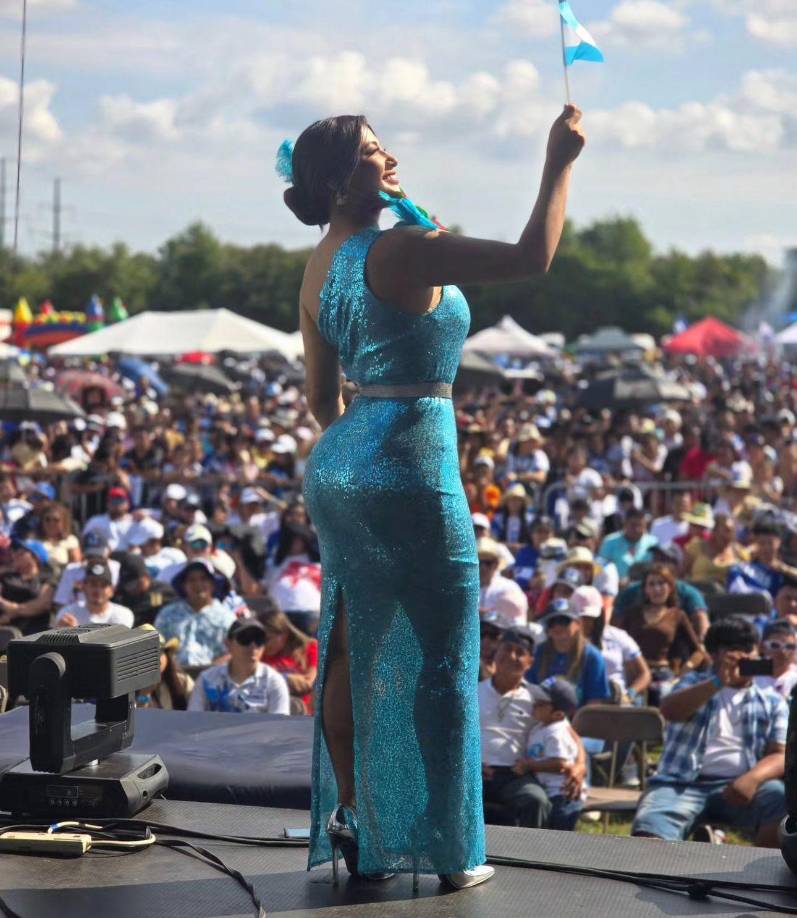 Y es que la presentadora de televisión, Milagro Flores nos tiene acostumbrados a verla lucirse para estas fechas cívicas donde se conmemora los 203 años de independencia, esta vez no fue la excepción.