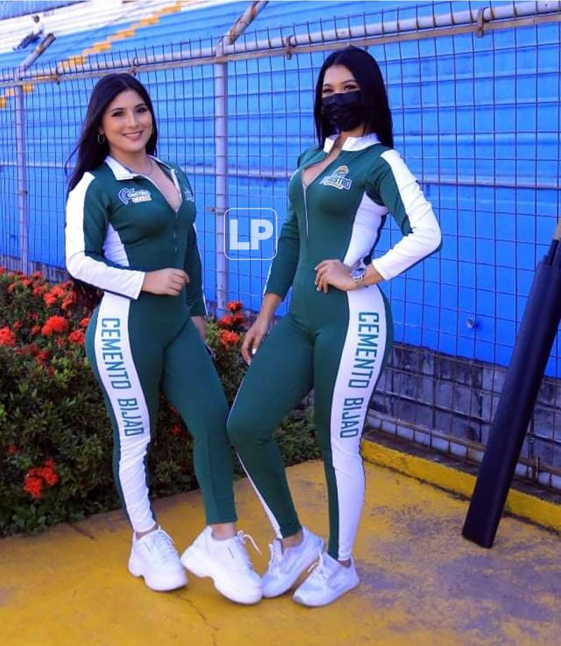 Otras guapas chicas que se pasearon por el estadio Olímpico.