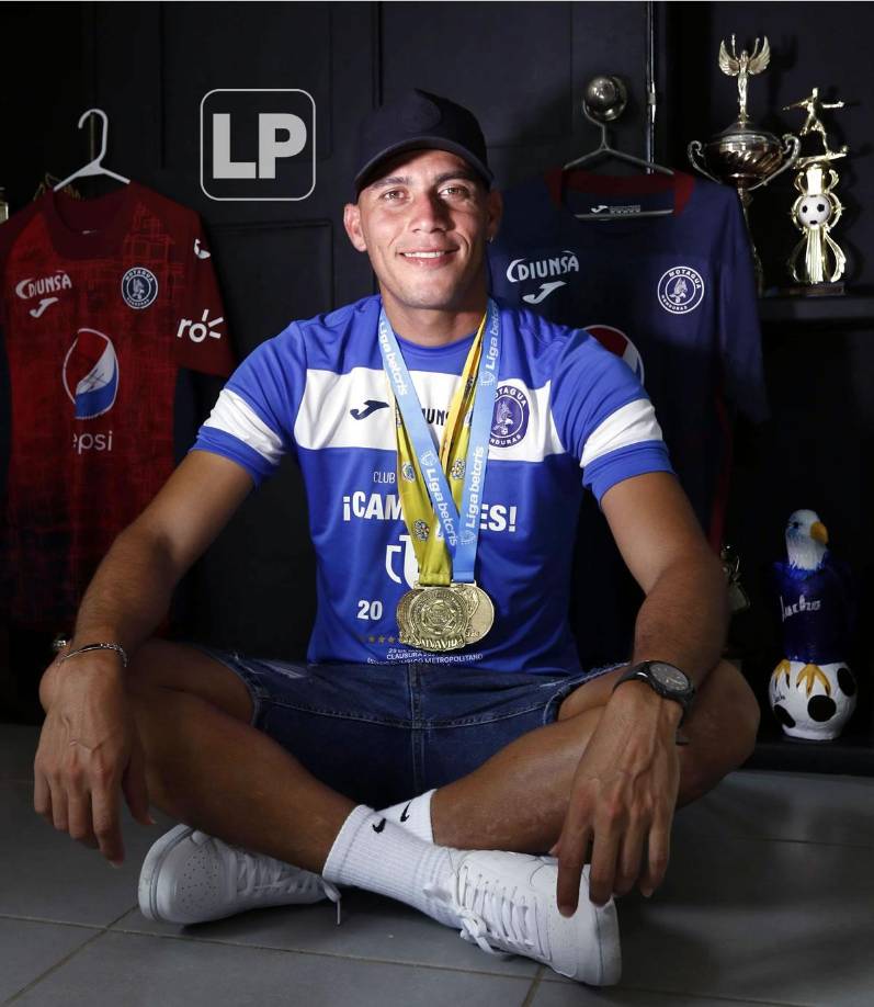 Ángel Tejeda, figura en la final para que Motagua ganara el título, reveló que el entrenador portugués Fernando Mira le pidió retornar al Vida, pero el delantero solo quiere seguir en el Ciclón Azul. Tampoco le cierra las puertas a salir al extranjero.