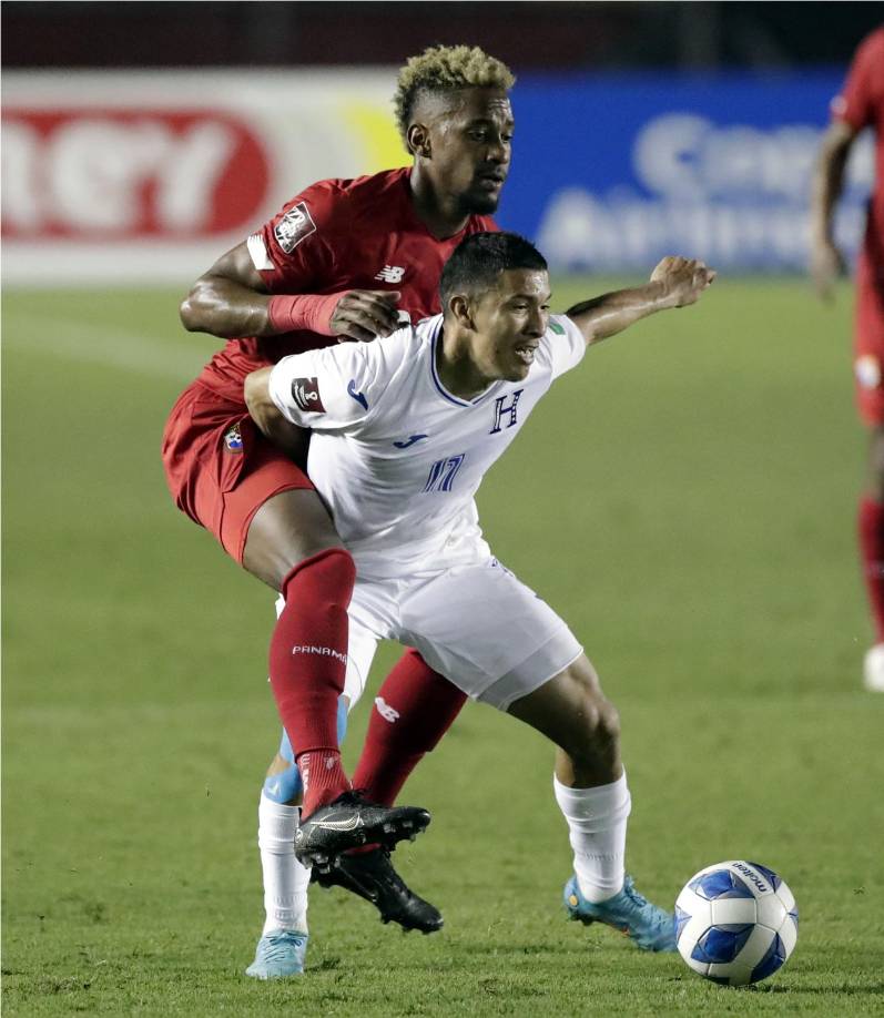 Kevin López – La Concacaf destacó que “Honduras logró una de sus mejores actuaciones en este proceso de las eliminatorias gracias en gran parte a López. Su gol le valió a los catrachos un empate 1-1 en Panamá, con el jugador del Comunicaciones FC de Guatemala hizo dos remates en total y completando el 88 por ciento de sus pases”.