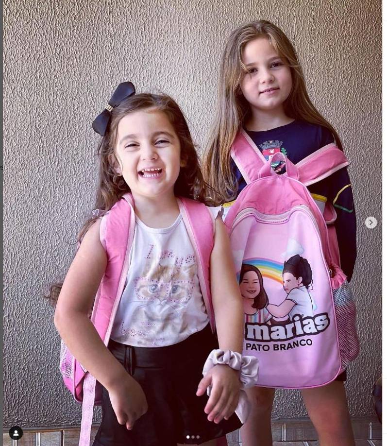 Los padres de las nenas comparten fotos de ambas en Instagram y se nota que se llevan perfectamente.