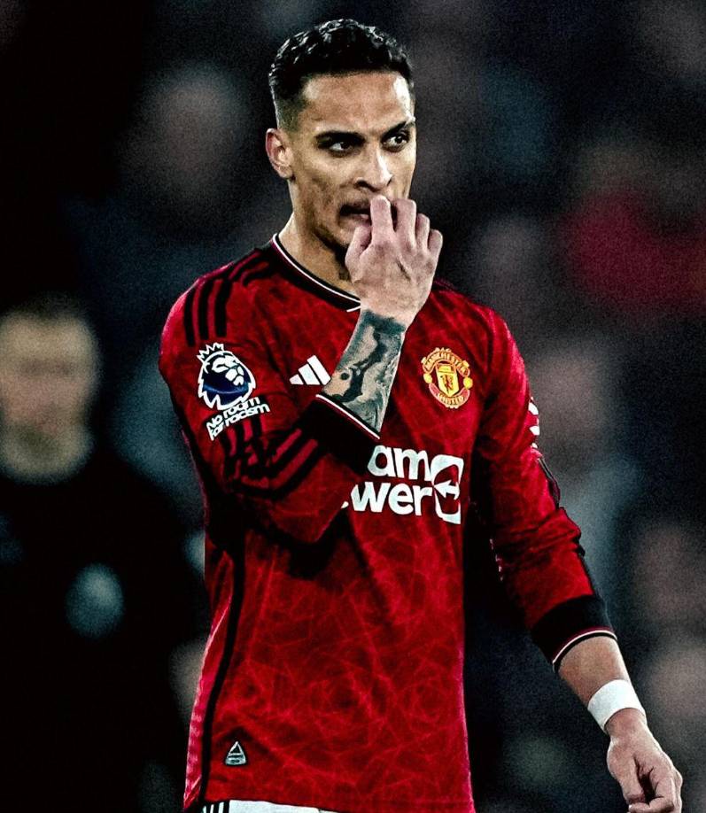 El Manchester United está dispuesto a escuchar ofertas por la cesión de Antony. El extremo brasileño despierta el interés de varios clubes europeos y de Arabia Saudí, informan desde Inglaterra.