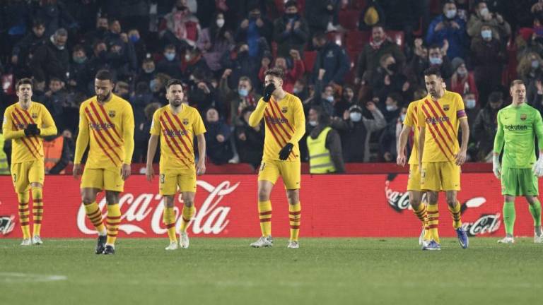 Los jugadores del Barcelona lamentaron el gol encajado en los últimos minutos en campo del Granada.