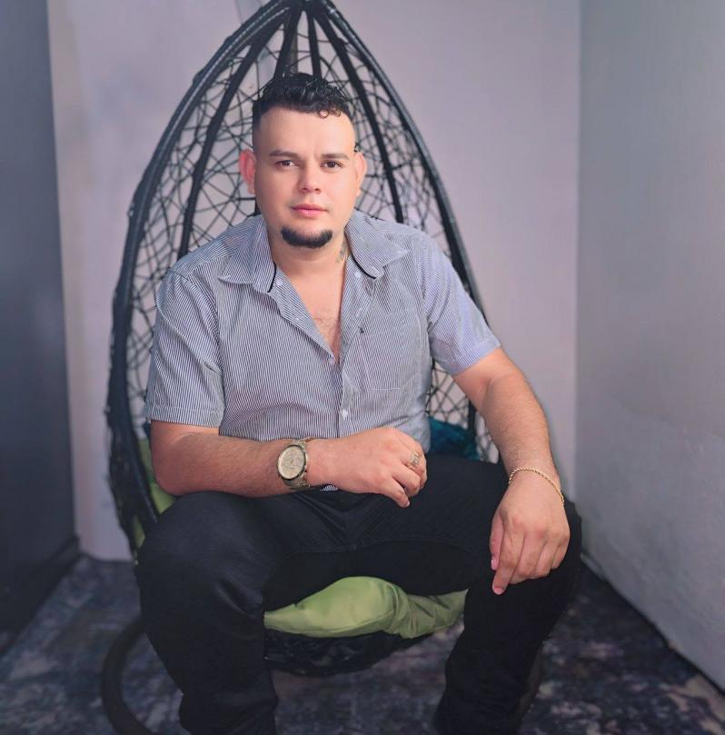 Tiktoker Urías Lovo se defenderá en libertad por caso de rapar a menor por L500