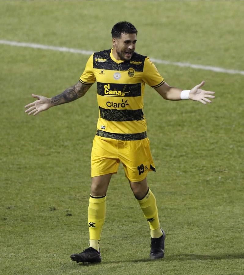 Ramiro Rocca se convirtió en la figura del Real España con su doblete salvador.