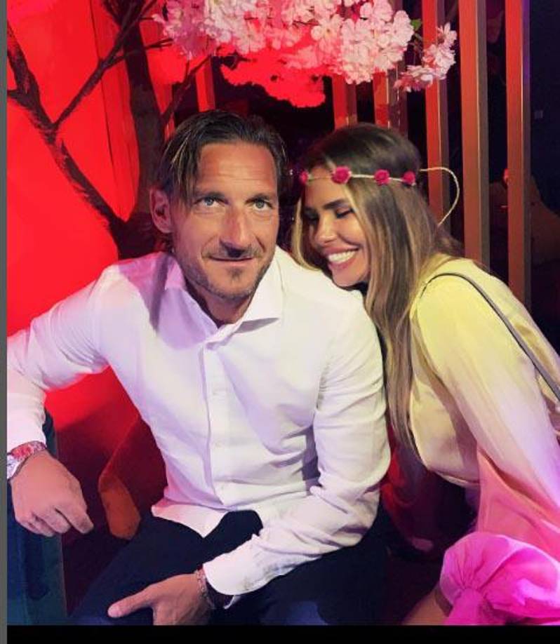 “No es cierto que yo haya sido el primero en traicionar. Dije que no iba a hablar y no lo hice, pero he leído demasiadas mentiras en las últimas semanas. Algunas incluso han hecho sufrir a mis hijos”, comenzó diciendo Totti.