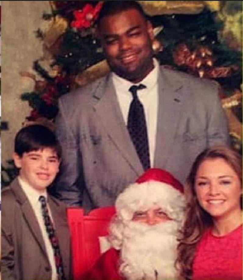 En el documento presentado, se plantea que Oher no habría obtenido beneficios económicos de la película que se estrenó en 2009 y recaudó 300 millones de dólares. 