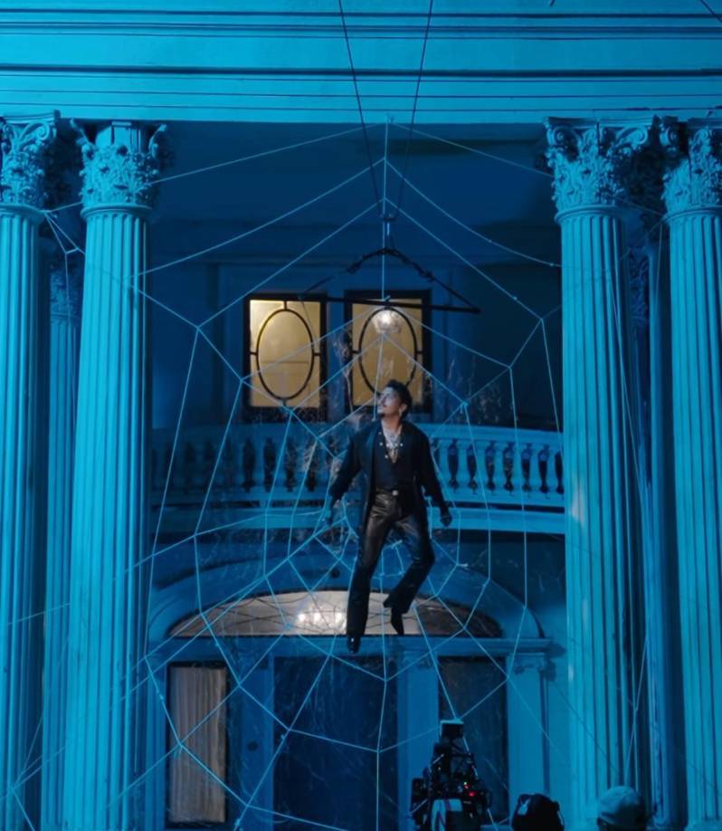 ”Se me hizo una mision imposible, pero aquí estamos”, dijo Nodal a Peso luma al terminar de rodar el videoclip de su colaboración.