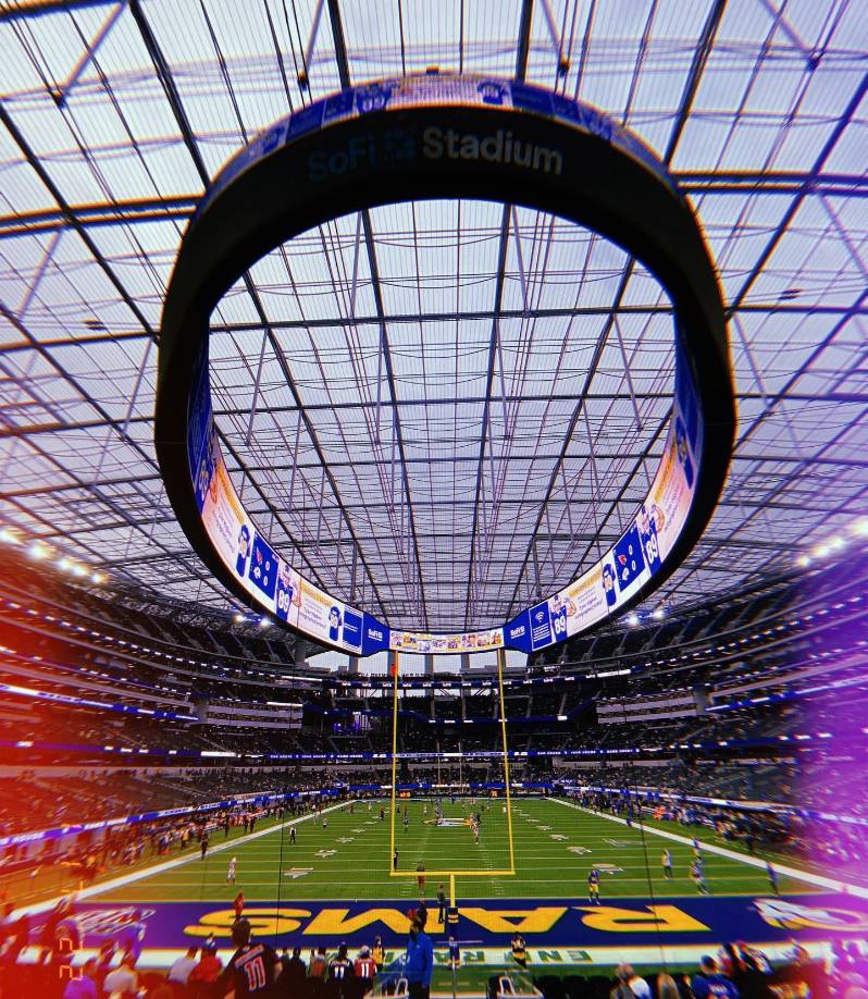 El SoFi Stadium es un estadio ubicado en Inglewood, California, Estados Unidos. El recinto deportivo luce imponente.