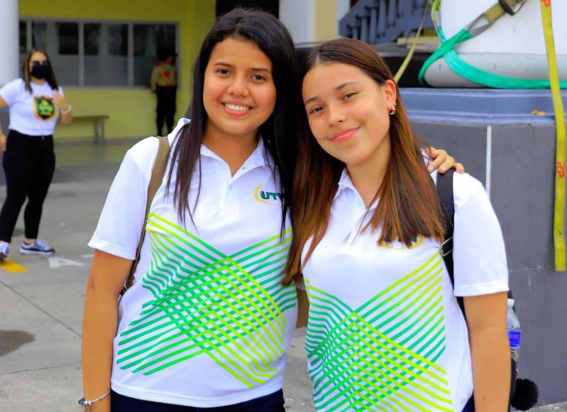 Evelyn Pineda y Samantha Flores