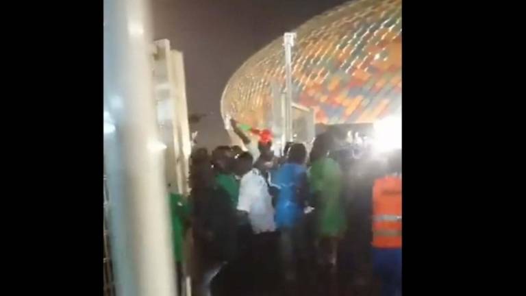 Al menos media docena de muertos y varios heridos fue el saldo que dejó una estampida humana en estadio de Camerún.