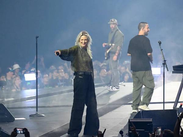 Tras el suicidio en 2017 de su cantante Chester Bennington, Linkin Park anunció este mes por sorpresa una nueva era protagonizada por una vocalista mujer, Emily Armstrong; un álbum llamado ‘From Zero’ (Desde cero), que saldrá el 15 de noviembre, y una gira internacional.