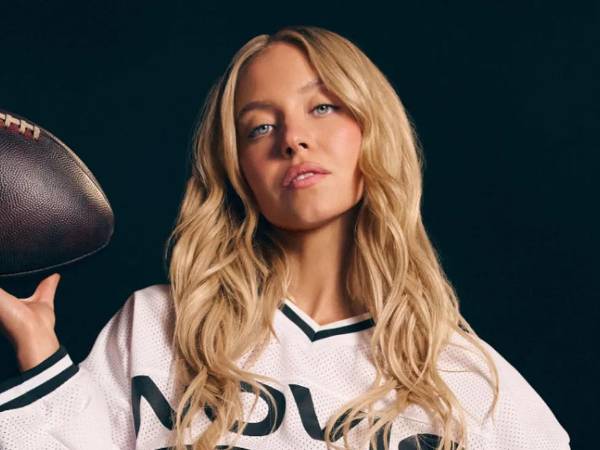 La actriz estadounidense Sydney Sweeney en una de las escenas de la campaña de Novig.