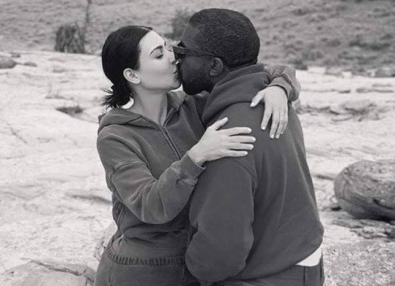 El informante remató diciendo que Kim está destrozada y preocupada de que el comportamiento de Kanye afecta a sus hijos, aunque por el momento descarta una separación. 'Pero ella ama a Kanye y, en última instancia, está preocupada por su salud'.<br/><br/>