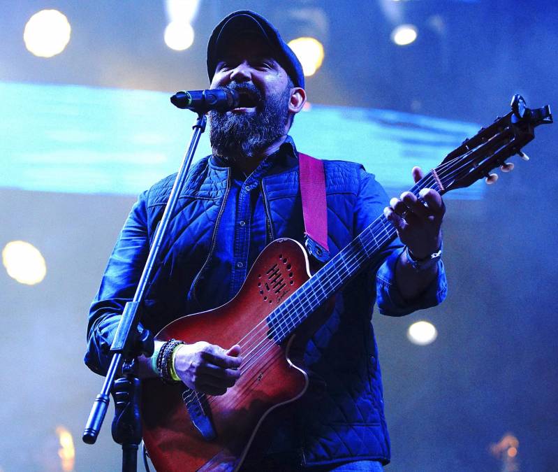 El cantante Jorge Torres dijo: “Cesia Sáenz es una mujer que nació para cantar, la potencia y el color de su voz dan fe de ello, es una prueba clara de que en Honduras sobra el talento. Estamos seguros de que triunfará si sigue trabajando con excelencia y tenacidad. Como hondureños estamos orgullosos de su magnífica participación en “La Academia”, adelante Cesia, que todo esfuerzo tiene su recompensa”.