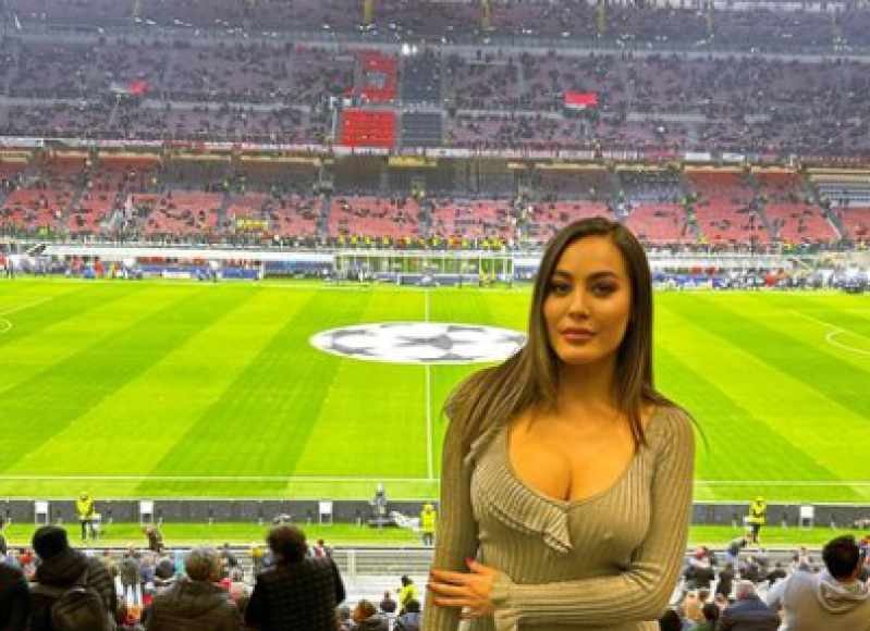 Pero todo se terminó cuando el agente del futbolista la encaró porque la noticia ya estaba saliendo a la luz. “Lloré toda la noche tras ese abuso, me sentí humillada. Me usó y engañó a su novia. ¿Qué clase de hombre es este?”.