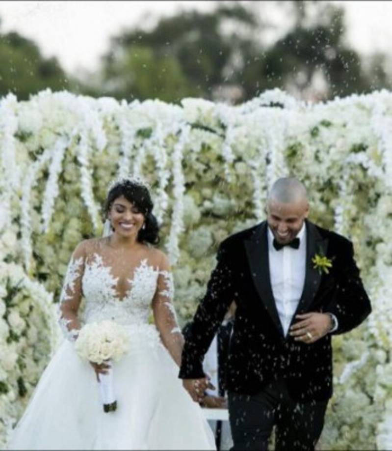 Nicky Jam ya había contraído nupcias por civil con la guapa colombiana en enero pasado en la ciudad de Miami.<br/><br/>En esta foto el cantante escribió: 'Aquí la última mi gente, mil bendiciones los amo'.