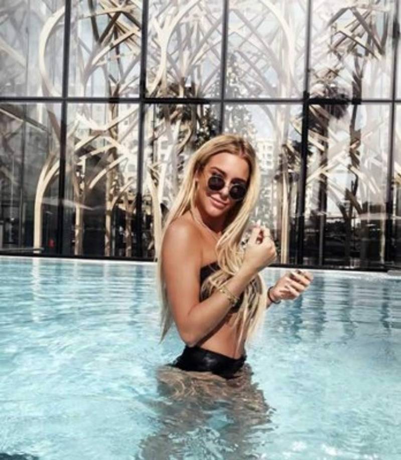 La familia Ward, que es conocida en el mundo del entretenimiento local y tiene de amigos a los Rooney, vive en Cheshire en una lujosa mansión de 11 habitaciones valorada en 15 millones libras (casi 20 millones de euros) y tiene un negocio de belleza.