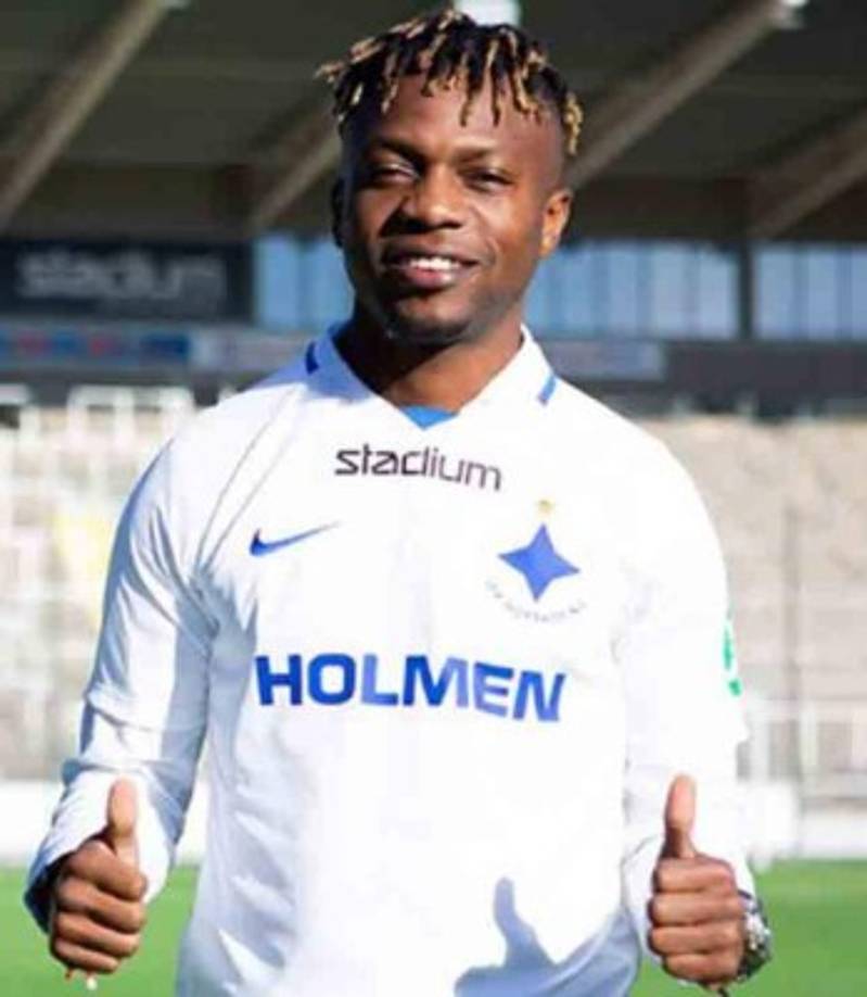 Kevin Álvarez: El lateral derecho que milita en Suecia le ha pedido a Héctor Vargas la oportunidad de jugar en el Marathón.' Me llamó que quiere venir al Marathón, tengo mensajes de hace un ratito que quiere venir, que lo pida a préstamo , ojalá lo pudiera sumar, más por el afecto que tengo con él, porque Kevin parece que fuera mi hijo que otra cosa', reveló el DT de los verdes.