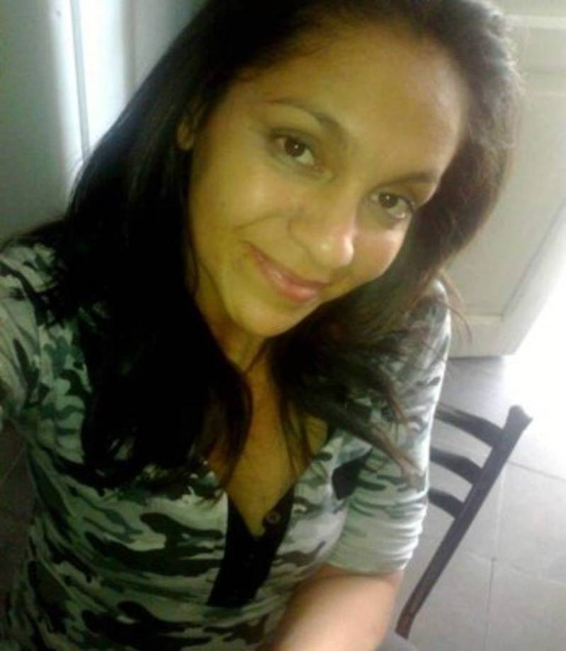 Es en un vídeo y tres fotos donde se ven las acciones de abuso de la portera hacia el menor de edad, lo que fue compartido por Whatsapp y que en breve se hizo viral en toda la provincia.