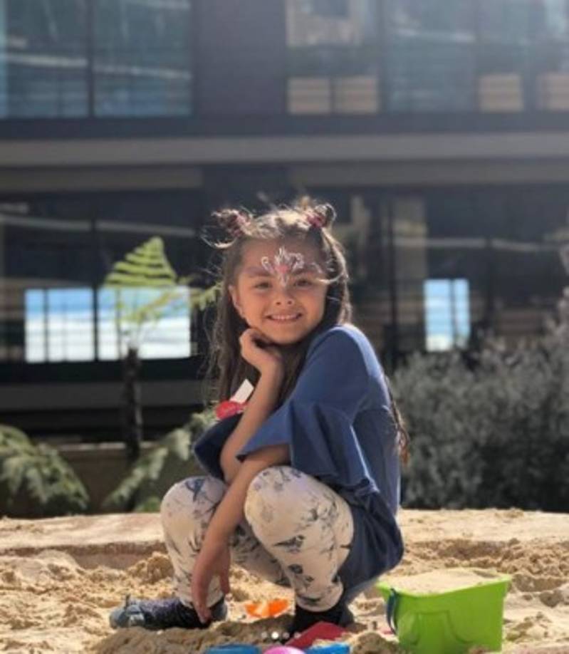 Rafaella es la hija menor de Cristian, quien tiene dos hijos más, producto de otras relaciones.