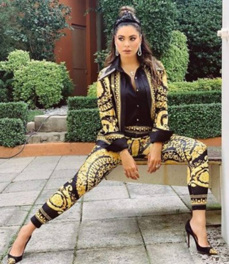 No es la primera vez que la presentadora alborota las redes presumiento sus atributos con poca ropa, sin embargo, es la primera vez que sube una foto disfrutando de una cerverza.