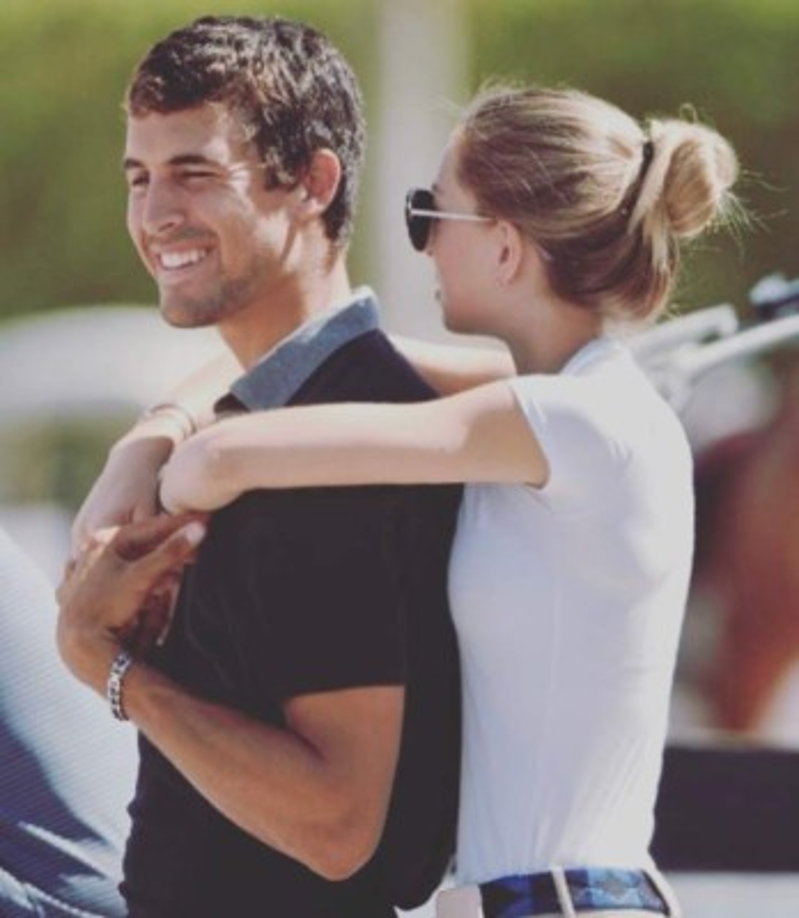 Eugenio Garza es bisnieto de Eugenio Garza Sada, fundador del Instituto Tecnológico y de Estudios Superiores de Monterrey y presidente del Grupo Visa.