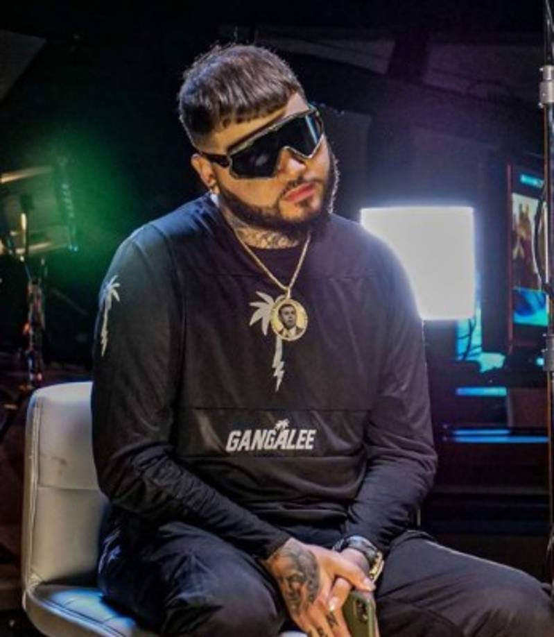 Según Telemundo Puerto Rico, Reyes Rosado estaba al borde de la carretera detrás de un auto que tenía problemas mecánicos cuando otro auto que circulaba por la misma vía los impactó por detrás, con lo que el hermano del artista quedó atrapado entre ambos vehículos.<br/><br/>