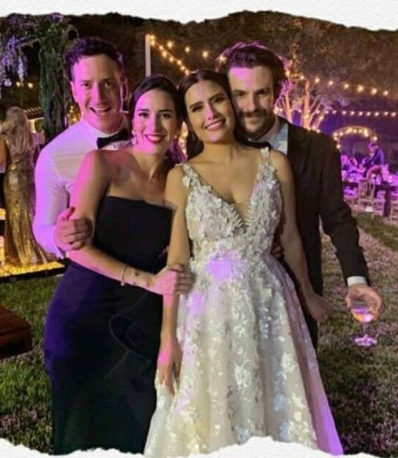 'La vida toma unas vueltas tan locas. Nunca me imaginé conocerte. Nunca imagine tener tanta suerte. O sea...ya no aguanto empezar mi vida contigo ¡¡¡¡me caso amigos!!!', escribió la joven intérprete mexicana cuando se comprometió. <br/><br/>El tan anhelado deseo se le cumplió finalmente y sellaron su amor en una velada inolvidable.