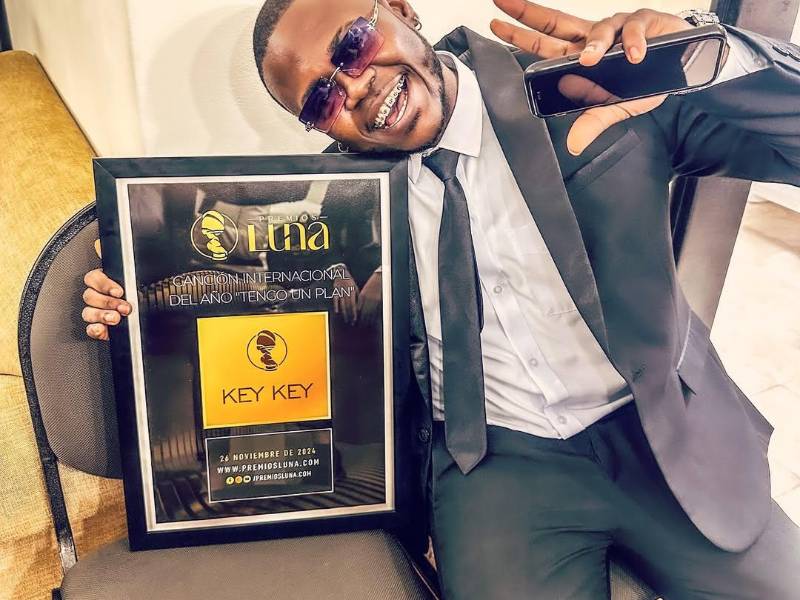 El artista originario del Triunfo de la Cruz, Tela, Key Key, ha logrado su primer premio internacional después de varios años de comenzar su carrera artística.