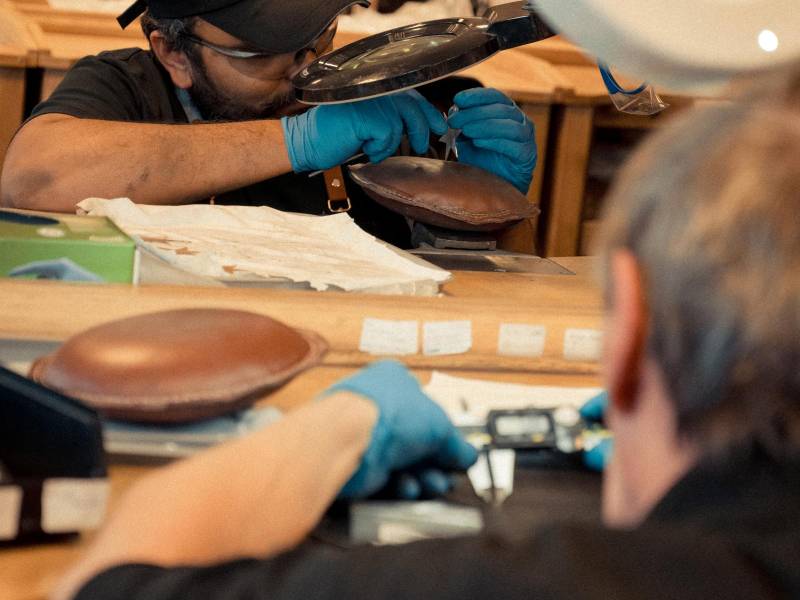 La Royal Mint británica ahora fabrica joyería con metales reciclados, vendida bajo la marca 886.