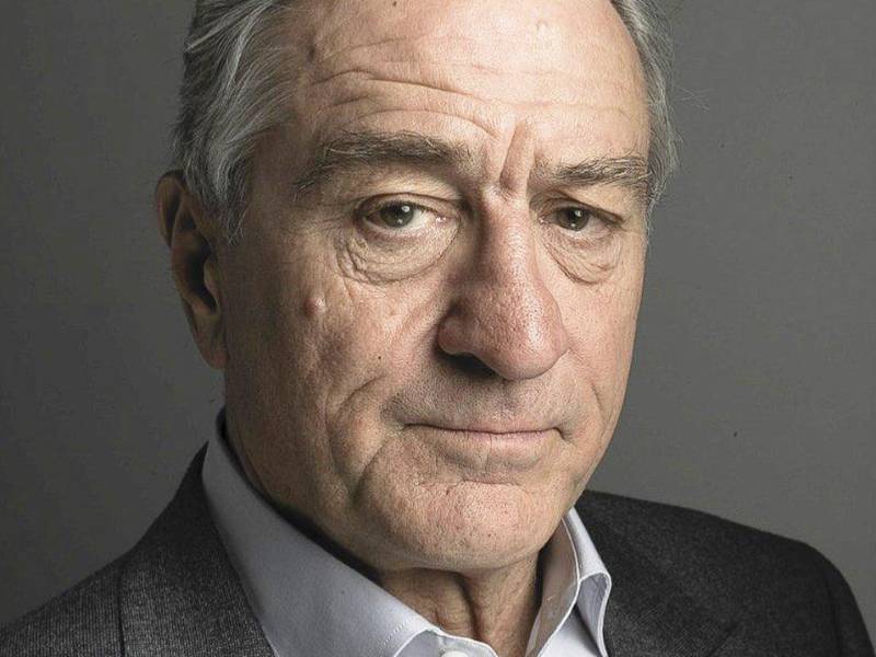 Robert De Niro el actor estadounidense fue diagnosticado con cáncer de próstata en el 2003, fue detectado en una fase temprana por sus frecuentes chequeos y lo superó por completo.